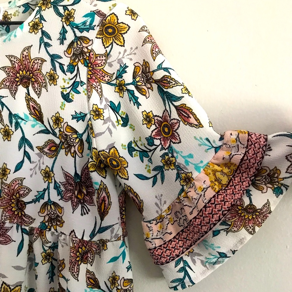 Flowy Floral Top - Picture 5 of 6